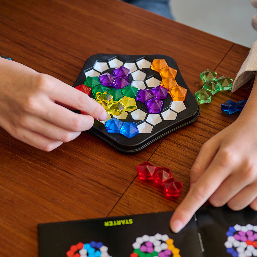 Smart Games - IQ Deluxe - Pentagon, joc de logica cu 120 de provocari, 14+ ani, editie internationala