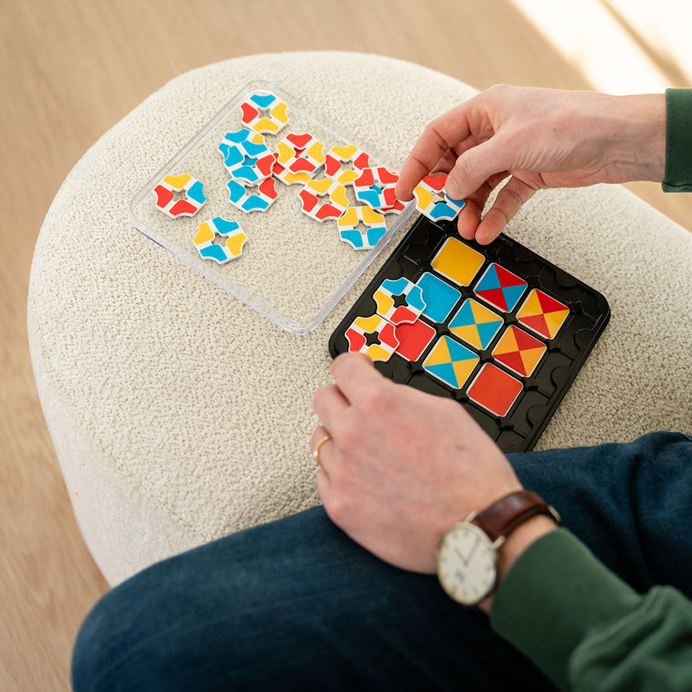 Smart Games - Quantum - 2 in 1 Puzzle, joc de logica cu 60 de provocari, 10+ ani, editie internationala