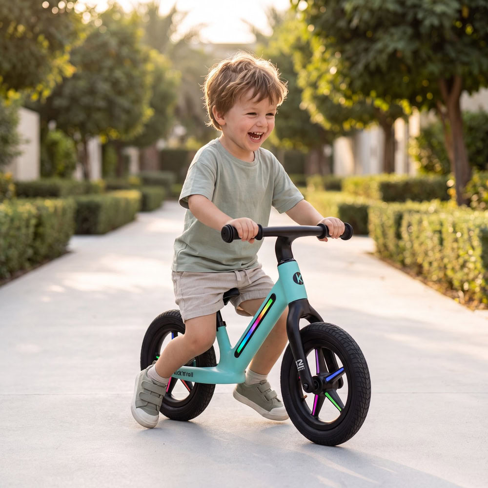Bicicleta fara pedale pentru copii, turcoaz, Kick'n'Roll B360, reglabila, cadru si spite cu efecte luminoase, 3+ ani, suport maxim 30 kg