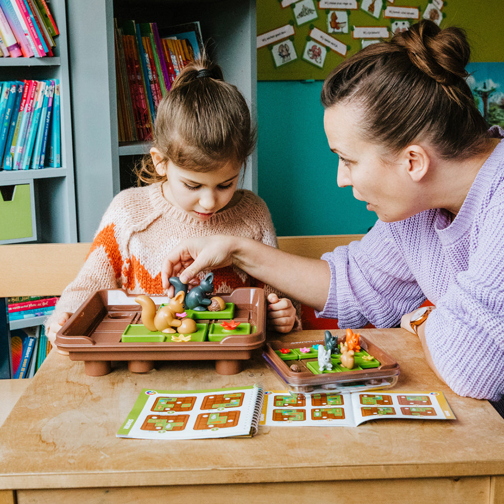 Smart Games - Squirrels Go Nuts! XXL, joc de logica cu 100 de provocari, 6+ ani, editie internationala