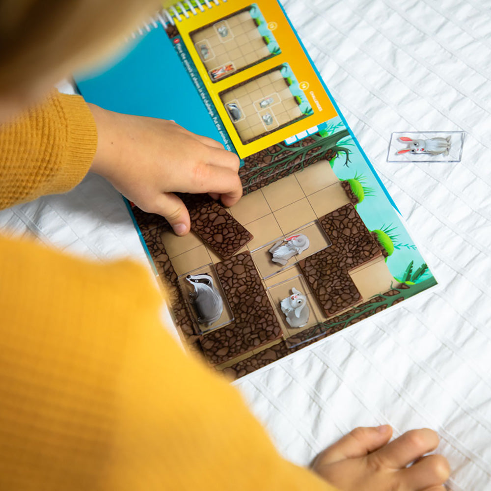 Smart Games - Down the Rabbit Hole, joc de logica cu 48 de provocari, 5+ ani, editie internationala