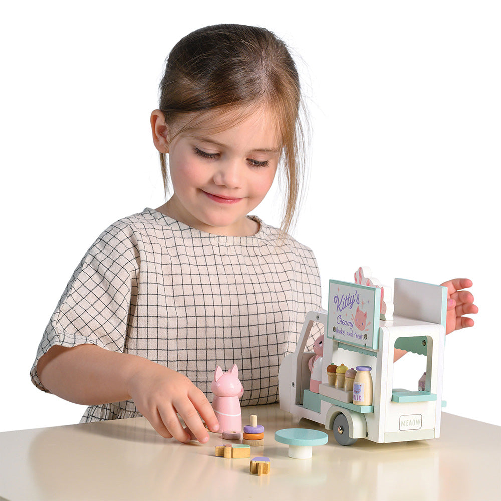 Furgoneta cu milkshake-uri a lui Kitty, din lemn premium - Kitty's Milkshake Van - TL8377