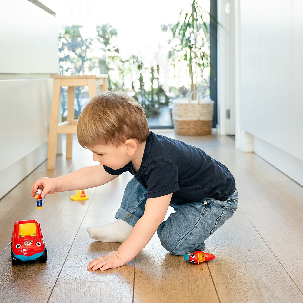 Jucarie pentru copii WOW Toys, Set camion cu motocicleta, Marco's Moto Team