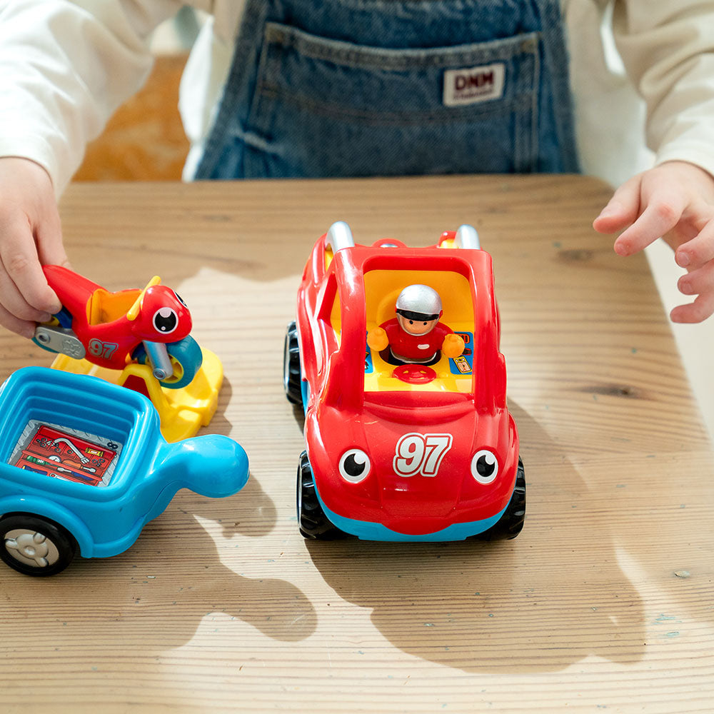 Jucarie pentru copii WOW Toys, Set camion cu motocicleta, Marco's Moto Team