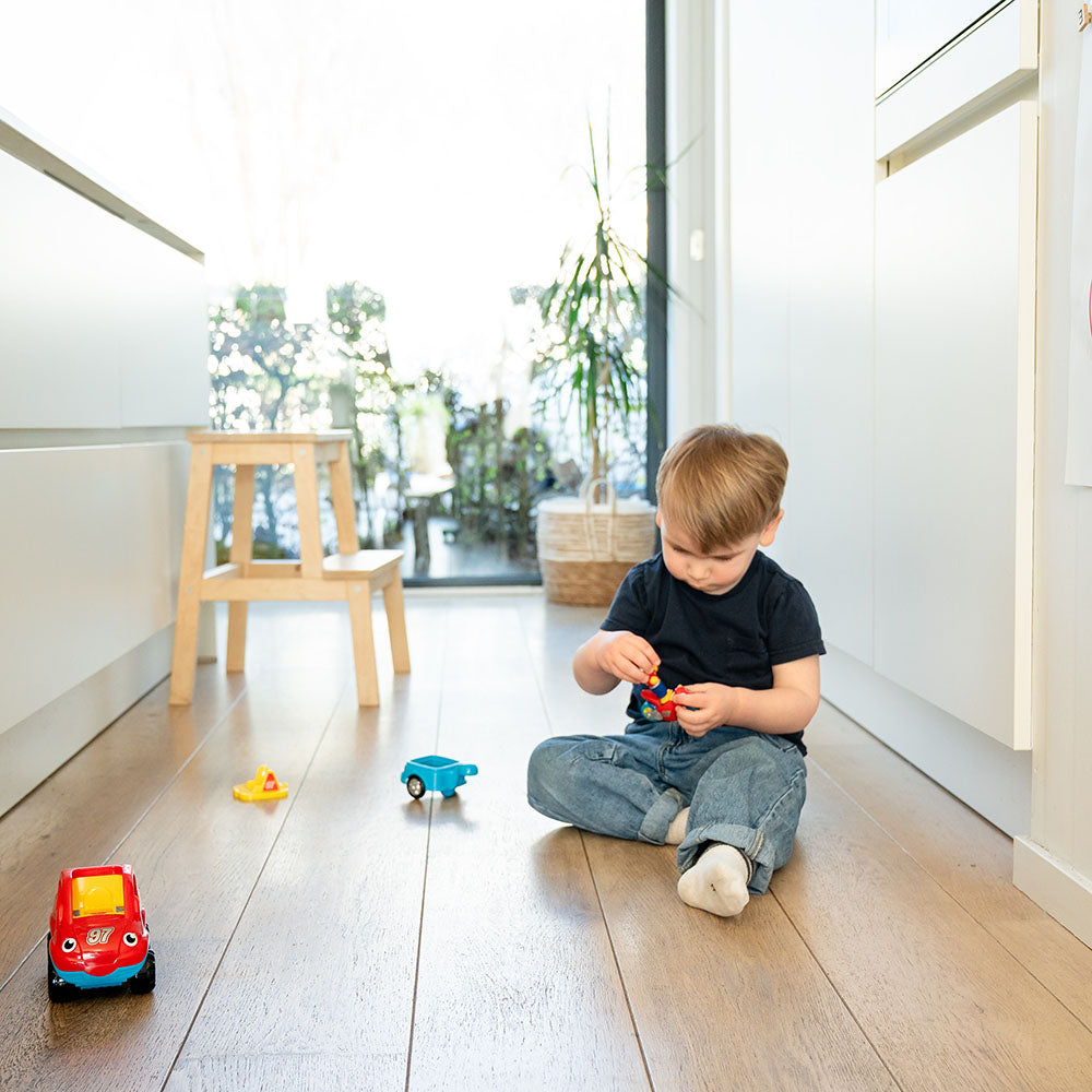 Jucarie pentru copii WOW Toys, Set camion cu motocicleta, Marco's Moto Team