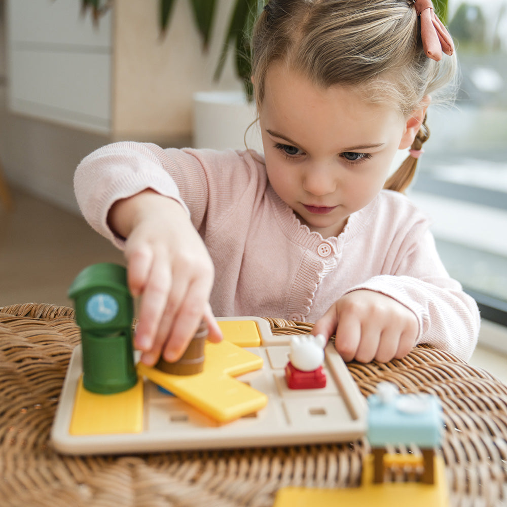 Smart Games - The Wolf & The 7 Goats - Deluxe, joc de logica cu 48 de provocari, 3+ ani,  editie internationala