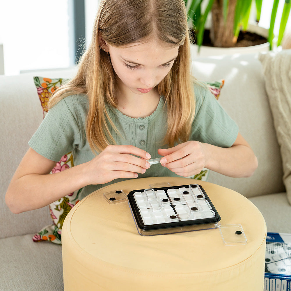 Smart Games - Dice Deduction, joc de logica cu 60 de provocari, 10+ ani, editie internationala