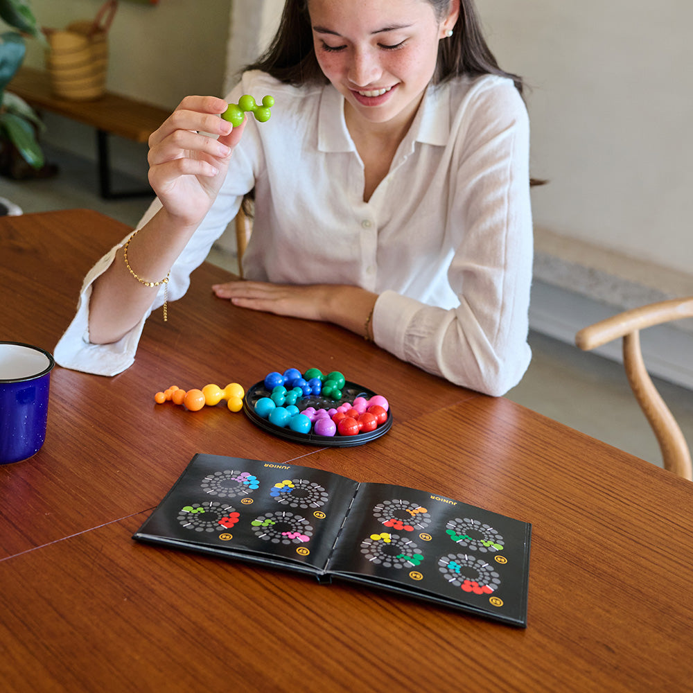 Smart Games - IQ Deluxe - Circle, joc de logica cu 120 de provocari, 14+ ani, editie internationala